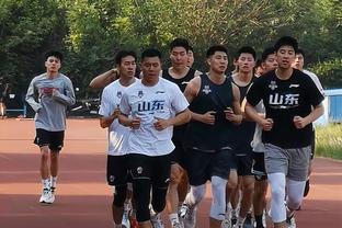 欢迎彭鹏加盟深圳新鹏城足球俱乐部，将身披13号球衣